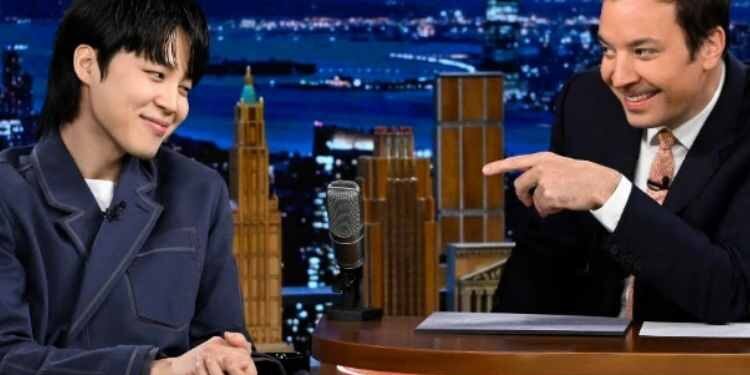 يؤدي جيمين اغنيته Like Crazy لاول مرة على برنامج " عرض الليلة " مع جيمي