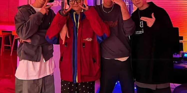 المنتج العالمي بويز نويز شوهد مع جيدراغون و تشانيول عضو EXO و رايدن في صورة استوديو