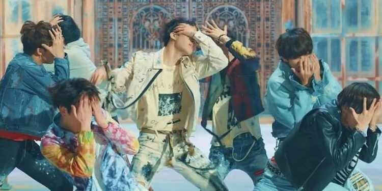 تجاوز الفيديو الموسيقي "Fake Love" لفرقةبتس 1.2 مليار مشاهدة