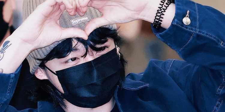 صور جونغكوك في المطار اليوم