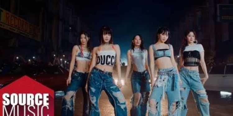 تعود فرقة لي سيرافيم مع UNFORGIVEN و هذا ما يقوله مستخدمو الانترنت!