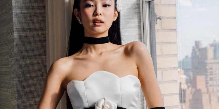 جيني على السجادة الحمراء لمهرجان كان السينمائي 2023