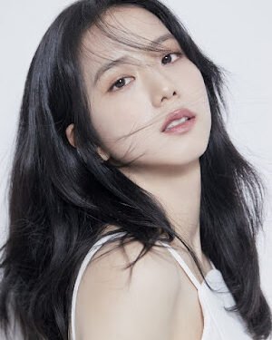 جيسو من BLACKPINK تتألق في صور الملف الشخصي الجديدة