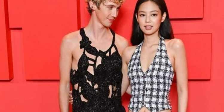 لفت الثنائي جيني و تروي سيفان الانتباه خلال مهرجان كان السينمائي