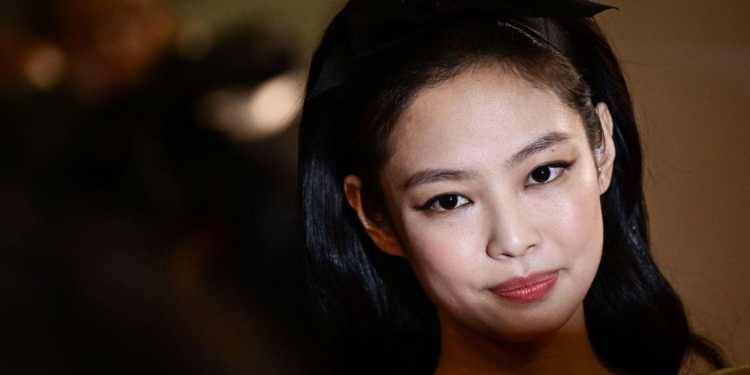 يعلق مستخدمو الانترنت على اطلالة جيني في مهرجان كان السينمائي