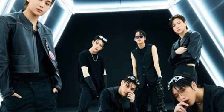 عادت فرقة تينكس مع ألبومها المصغر الثالث "BOYHOOD"