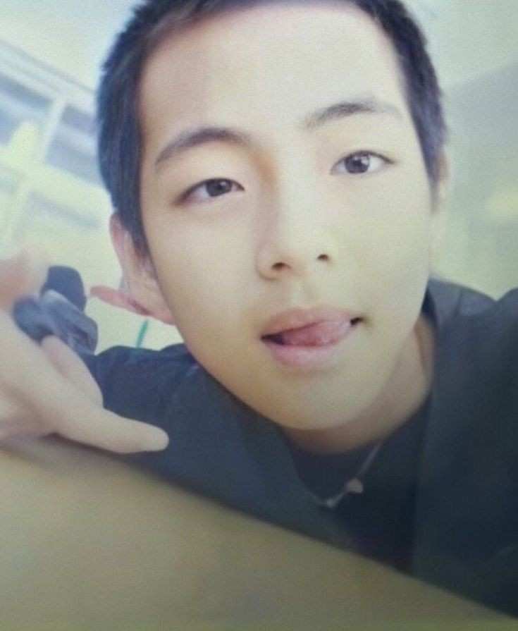 تحقق من صور كيم تايهيونغ كطالب في المدرسة الثانوية