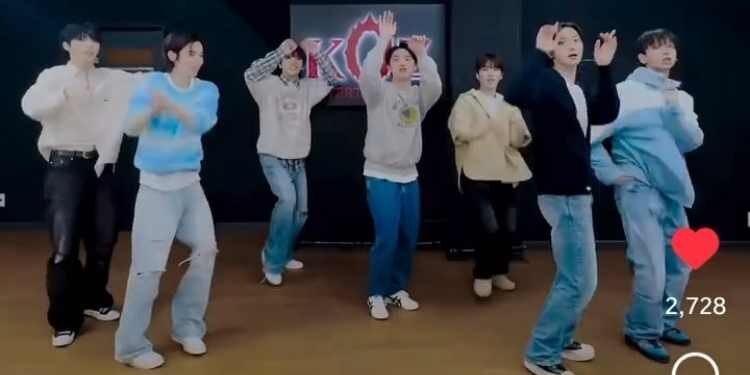 يشارك كيونغسو في تحدي رقص مع بوينكستدور " لماذا دي او لطيف جدا في 30 "