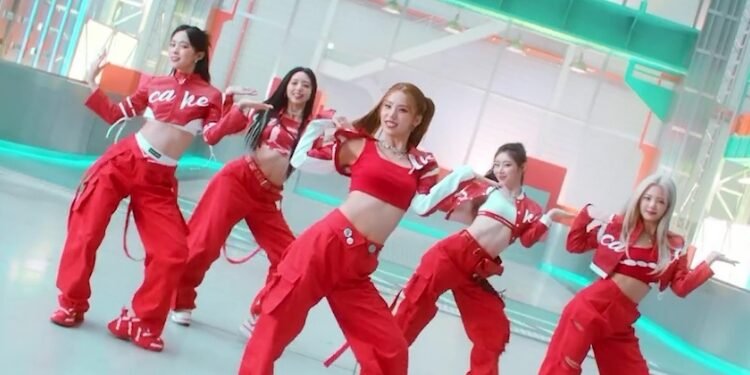 اتزي تعود مع امفي Cake : لكن ماذا يقول مستخدمو الانترنت