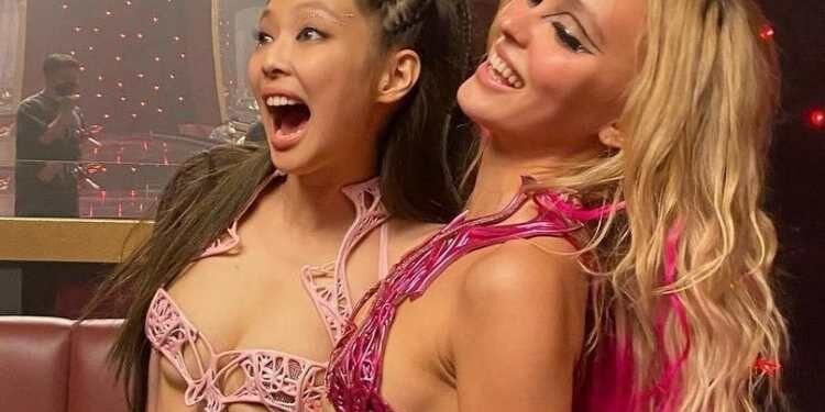 جيني بلاك بينك في صور صادمة