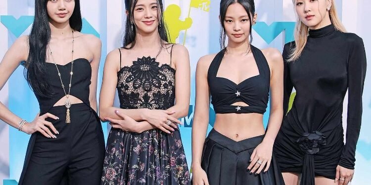 جميع اعضاء بلاكبينك لديهن علاقات رومانسية حاليا , ماذا عن روزي