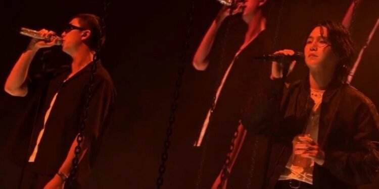 نامجون و شوقا يؤديان اغنية Strange في حفلة D-Day الأخيرة