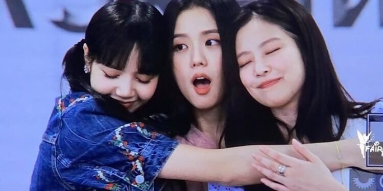 جيسو ستوقع مع إيدام ، جيني مع ذا بلاك ليبل، ليسا أنتينا : نقاش الكوريين