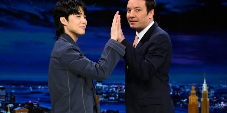 جيمي فالون يشارك غلافا لاغنية جيمين لايك كريزي