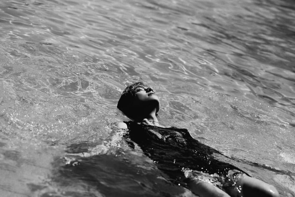 يغرق الارمي في سحر تايهيونغ مع صور المفاهيمية 4 لالبومه Layover