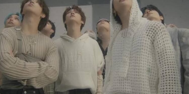 تصدر ستراي كيدز اعلانا سينمائي بصون فيليكس لأغنية "Rock-Star"