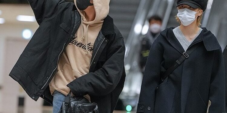 حشد كبير لاستقبال جيمين و جونغكوك خلال الرحلة الثانية لهما إلى اليابان للتصوير