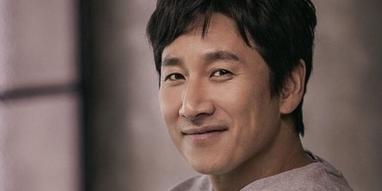 آراء الكوريين : انت_حار الممثل لي سون غيون