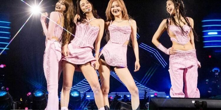 جددت اعضاء بلاكبينك عقودها الحصرية مع وايجي للأنشطة الجماعية : آراء الكوريين