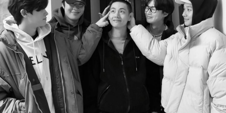 مجموعة ووغا تودع تايهيونغ قبل تجنيده بصورة لطيفة