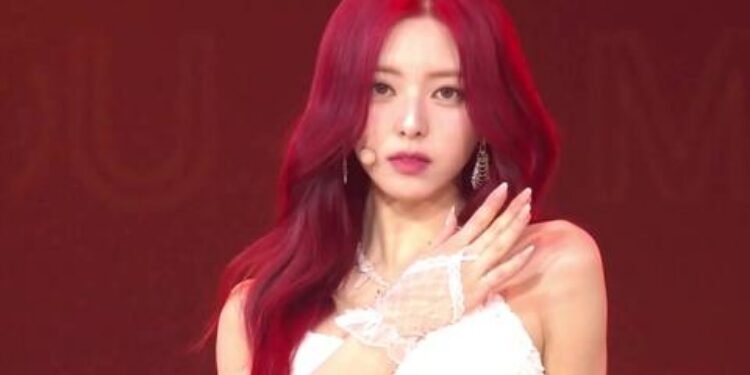 يقول الكوريون بأن أداء يونا لأغنية جيني " يو آند مي " سيء للغاية