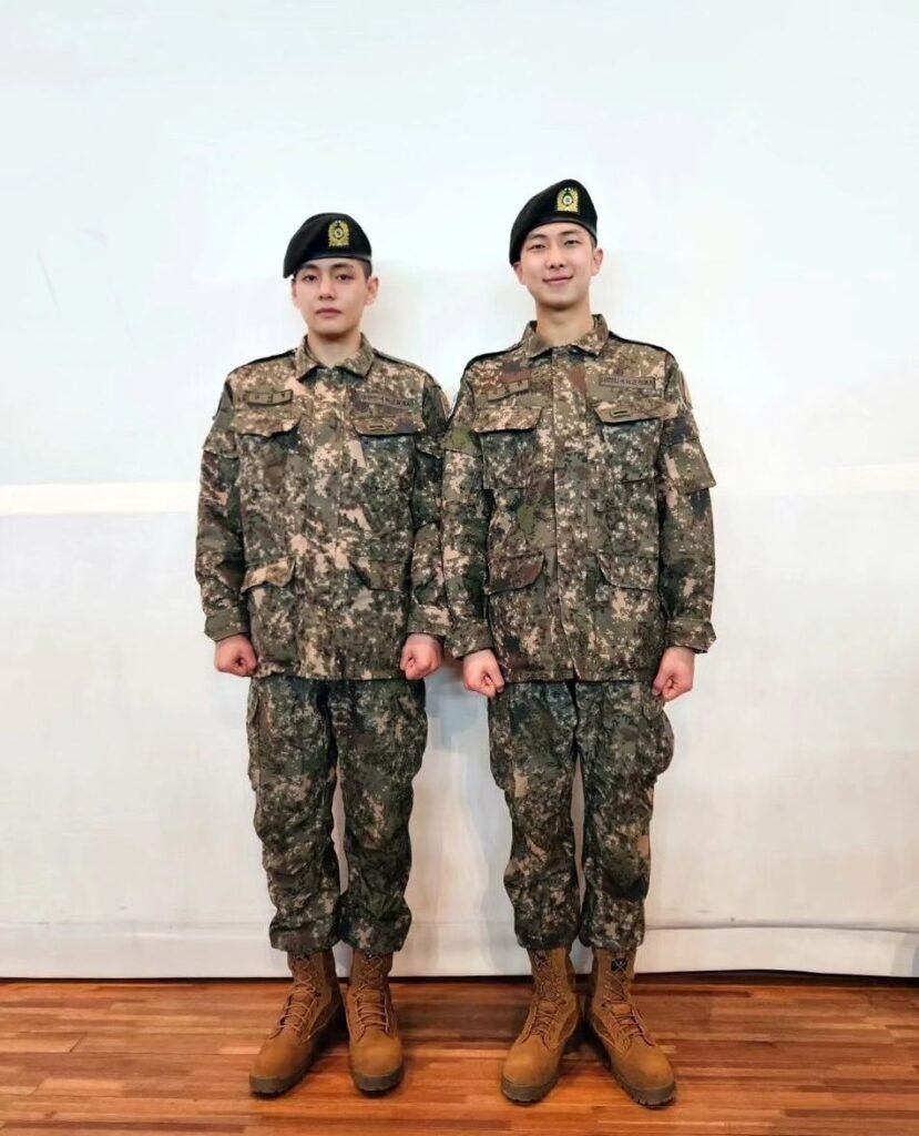 صور نامجون و تايهيونغ في حفل انهاء التدريب الأساسي كجنود النخبة