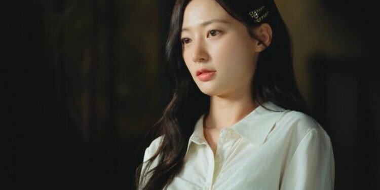 الممثلة سونغ هايون بطلة تزوجت زوجي تتلقى الثناء