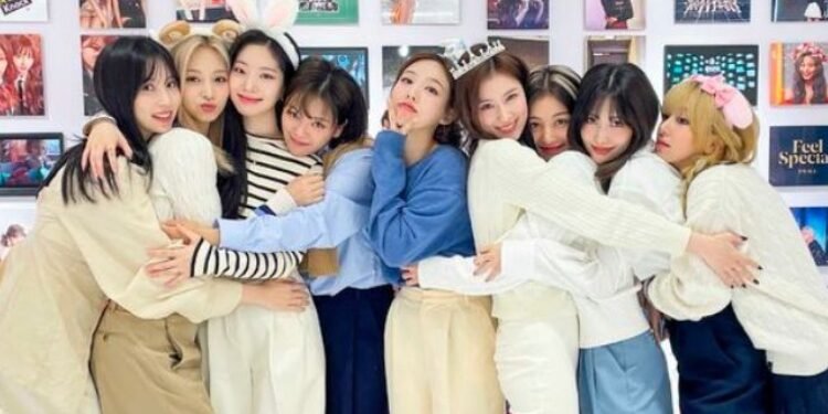 الوضع الحالي "التخبط" لفرقة الفتيات الرائدة في الجيل الثالث - توايس : نقاش