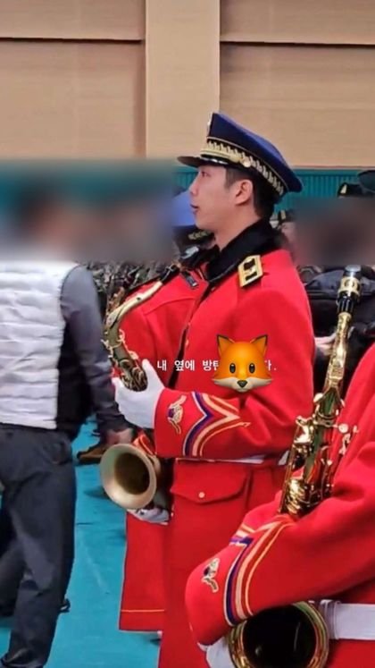 صورة نامجون من حفل التخرج في الجيش كعازف ساكسفون : آراء الكوريين