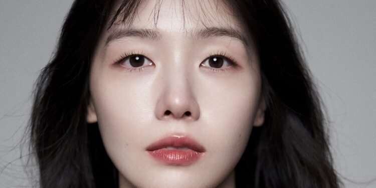 وفاة والد المغنية و الممثلة ميناه