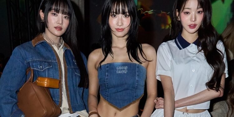 وونيونغ مومو و ميني في اسبوع الموضة باريس 2024 لصالح ميو ميو