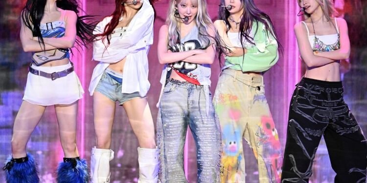 أداء لي سيرافيم في كوتشيلا 2024 : آراء الكوريين