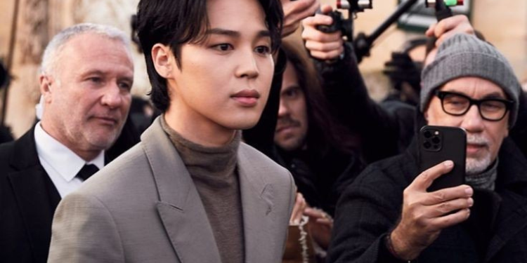 جيمين عضو BTS كان يتصدر استطلاع "الآيدول المحترف الذي يجد الكاميرات الأفضل "