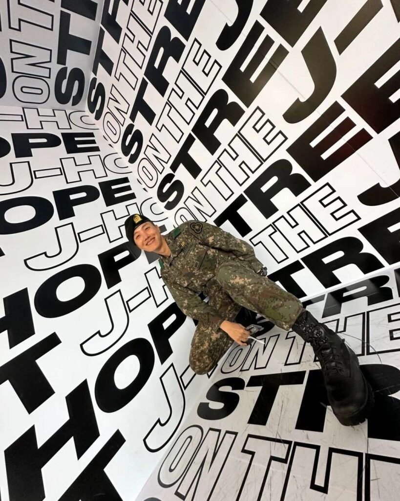 جيهوب في تحدي نيورون بالزي العسكري لترويج لالبومه الجديد  : آراء الكوريين