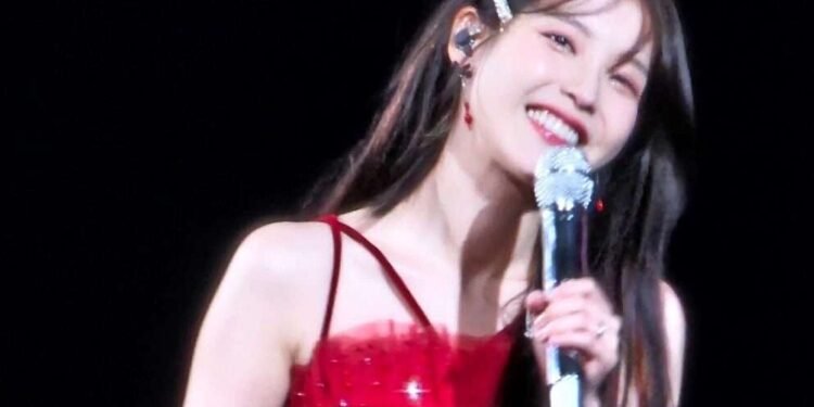 يبدو أن آيو قد اكتسبت الكثير من الوزن هذه المرة