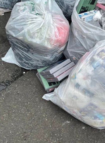 جميع ألبومات فرق الكيبوب الأكثر مبيعًا هذا العام باستثناء ألبومين كانت تحتوي على أكثر من 10 إصدارات