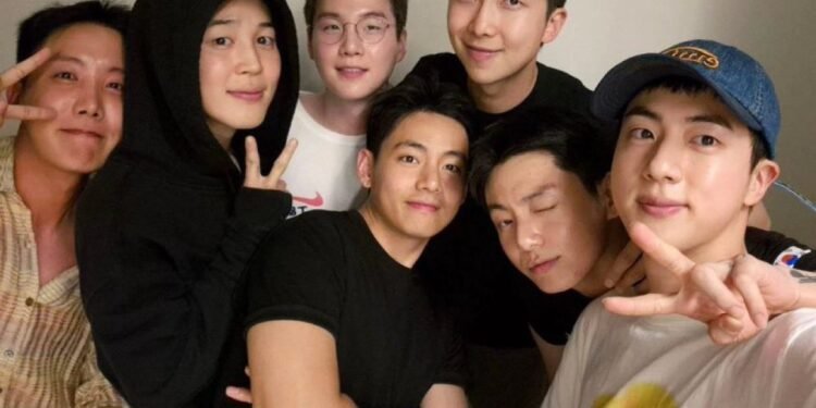 صورة بتس معا و بدون مكياج 2024 – تصدم الآرمي  : آراء الكوريين