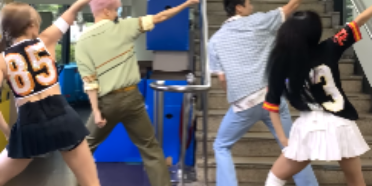 جوني و جونغوو من انسيتي يشاركان في تحدي Sticky لفرقة كيس اوف لايف