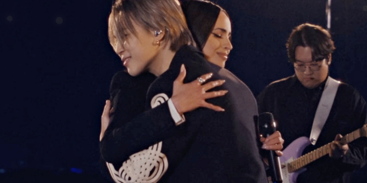 أهدى جيمين معجبيه أداء حي لأغنيته Slow Dance مع صوفيا كارسون+ Rebirth