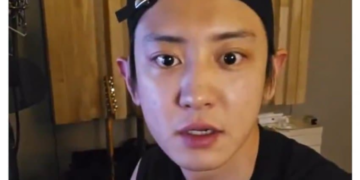 تشانيول يتعرض لموقف محرج أمام معجبيه: آراء الكوريين