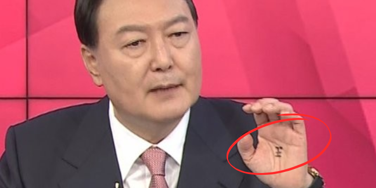 رئيس كوريا الجنوبية متهم بممارسة الشامانية: آراء الكوريين