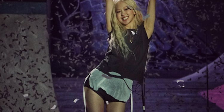 غناء روزي من بلاك بينك المباشر يثير ردود فعل متباينة