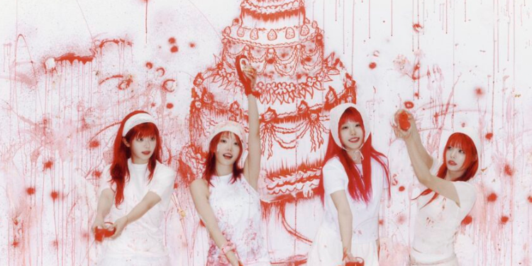 فرقة كيوير QWER: أسماء الأعضاء الأطوال الأعمار والمزيد