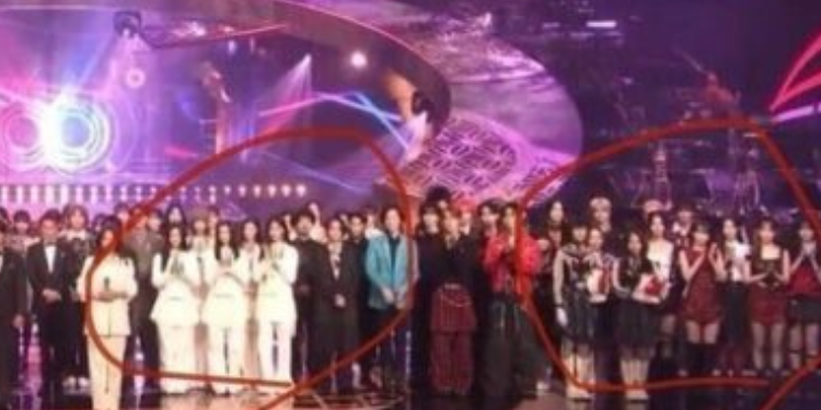 نيوجينز يتم التعامل معها بشكل مختلف عن ليسيرافيم و ايليت في الجدول الياباني؟