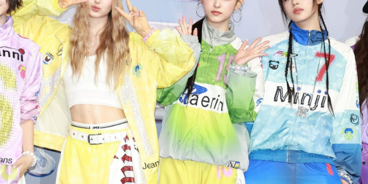 آباء فرقة نيوجينز ينتقدون أفضل المنظمات الموسيقية في كوريا وبانج سي هيوك في بيان جديد