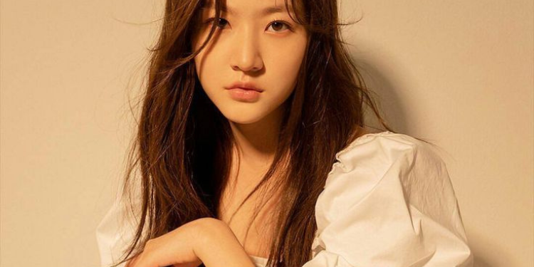 الممثلة كيم ساي رون ضحية جديدة لوسائل الاعلام الكورية والتنمر الإلكتروني:نقاش الكوريين