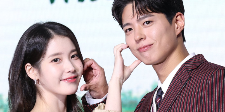 بارك بوقوم و آيو في المؤتمر الصحفي لدراما عندما تمنحك الحياة اليوسفي على نيفليكس