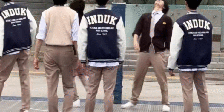 أول فرقة كيبوب من الجيل ستؤدي حفلا في الصين تتعرض لانتقادات شديدة