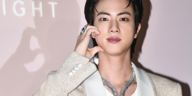 جين عضو بتس سيعود في مايو مع ألبوم منفرد