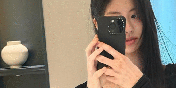 كيم غارام عضوة ليسيرافيم السابقة تظهر لأول مرة بعد طردها من الفرقة